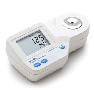 Refractómetro digital para análisis de azúcares en alimentos