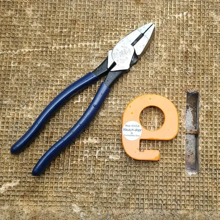 Vault-Key 1 — Herramienta para tapas de registros